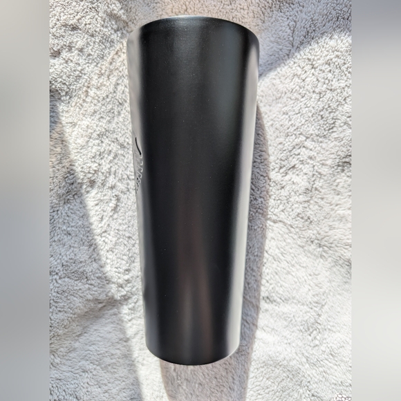 EUC 2018 Starbucks Matte Black Embossed Siren 24oz Tumbler W/ Straw and Lid - Picture 3 of 10